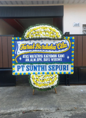 Papan Bunga Duka di Ujung Sabbang